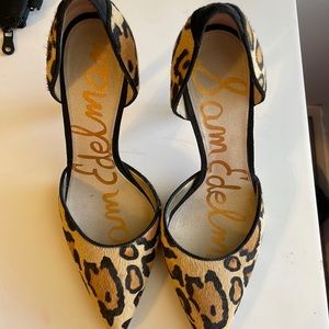 Leopard pointed-toe pumps